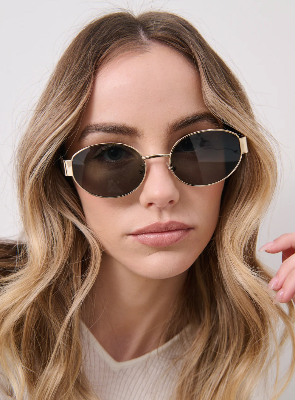 ROUND METAL OVAL SUNGLASSES IN BLACK